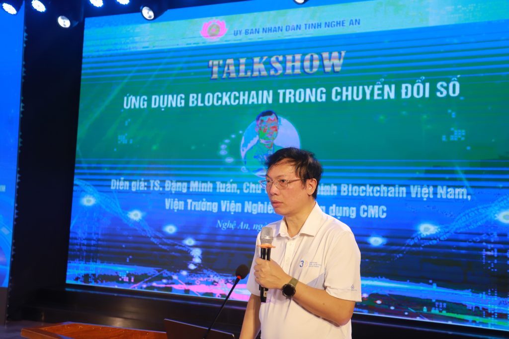 Tiến sĩ Đặng Minh Tuấn - Chủ tịch Liên minh Blockchain Việt Nam - Viện trưởng Viện Nghiên cứu Ứng dụng Công nghệ CMC chia sẻ về ứng dụng chuyển đổi số