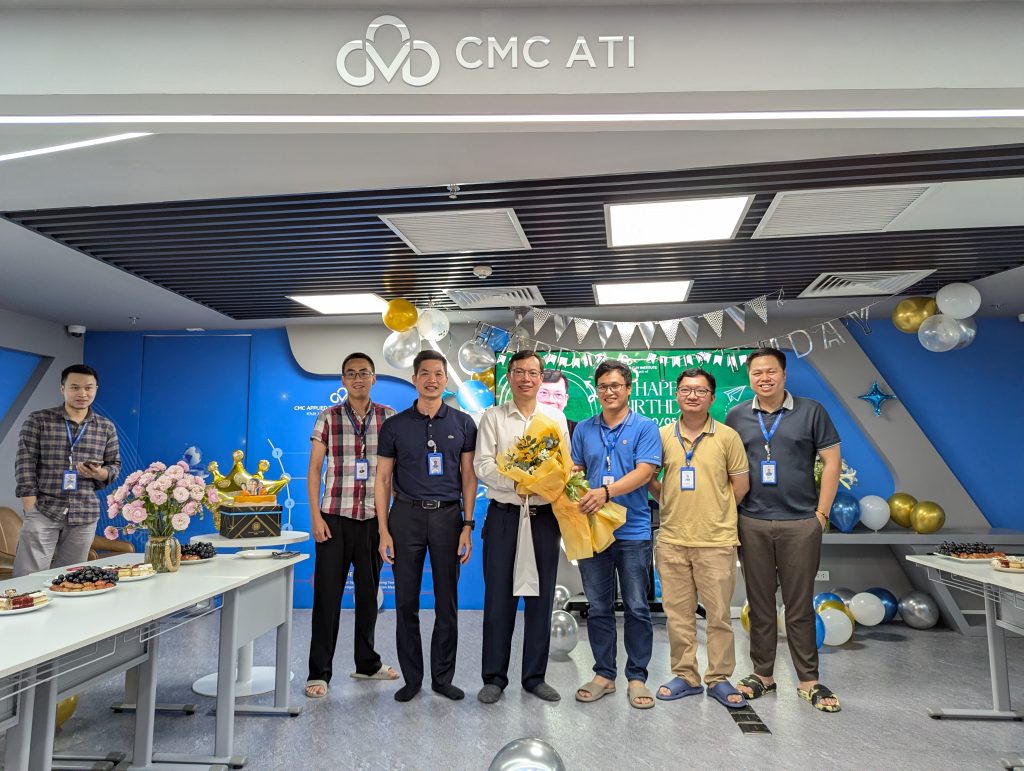 Lab IoT/Smart-Device gứi bó hoa chúc mừng sinh nhật Sếp