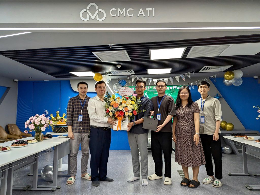 Lab AI/BigData chúc mừng sinh nhật Viện trưởng