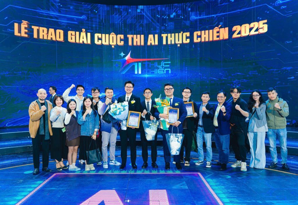 Đội “VƯƠN MÌNH” ghi dấu ấn tại cuộc thi “AI Thực chiến” 2025 với Giải pháp “trợ lý khảo thí AI”